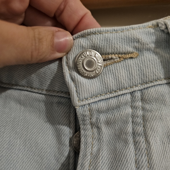 Old Navy Light Wash Frayed Jean Shorts - Picture 4 of 9